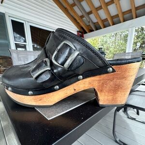 Ariat Bridlespur Black Leather Wooden Heeled Clogs. Western. 3”heel